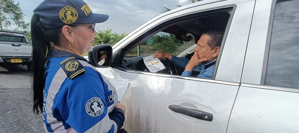 SabanaDeTorres1's tweet photo. 🚦 La Secretaría de Tránsito y Transporte, realizó actividad de sensibilización en compañía de Ecopetrol en su área de movilización habitual, de esta manera; buscamos minimizar el riesgo de siniestralidad vial en este sector 🤝 https://t.co/H4DIfRykzm