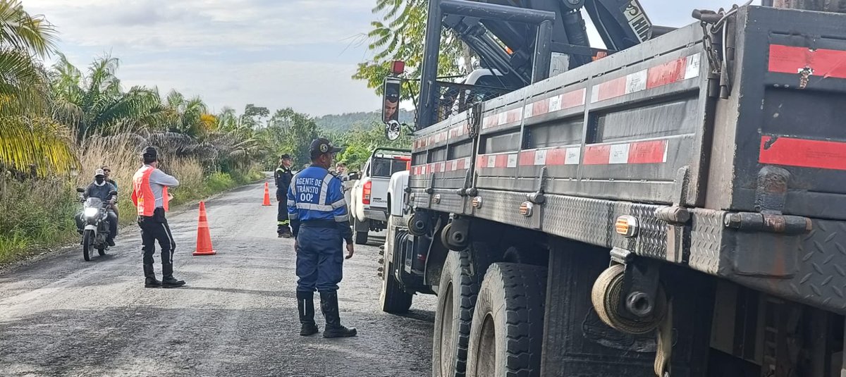 SabanaDeTorres1's tweet photo. 🚦 La Secretaría de Tránsito y Transporte, realizó actividad de sensibilización en compañía de Ecopetrol en su área de movilización habitual, de esta manera; buscamos minimizar el riesgo de siniestralidad vial en este sector 🤝 https://t.co/H4DIfRykzm