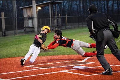 ashmore_34's tweet photo. Case doing whatever it takes to get the out at this dish. https://t.co/QBHCN2pc1D