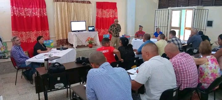 #SomosUniversidadDGranma  donde #SaberEsTrascender.
✨️El Consejo de Dirección de nuestra Casa Mayor donde la proyección de nuestro quehacer se valora y se exige. 
Siempre una Dirección acertada será la clave del éxito. 😉