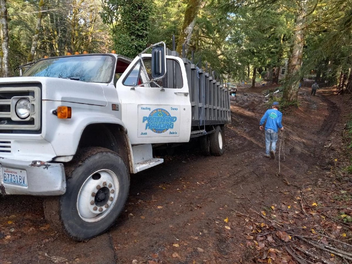 Junk4Dump's tweet photo. Portland Hauling Service 
Your junk removal and cleanup team serving all
Clackamas Portland Gresham Beaverton and Vancouver and beyond 503-777-2387 7-Days https://t.co/KldN2arWKV