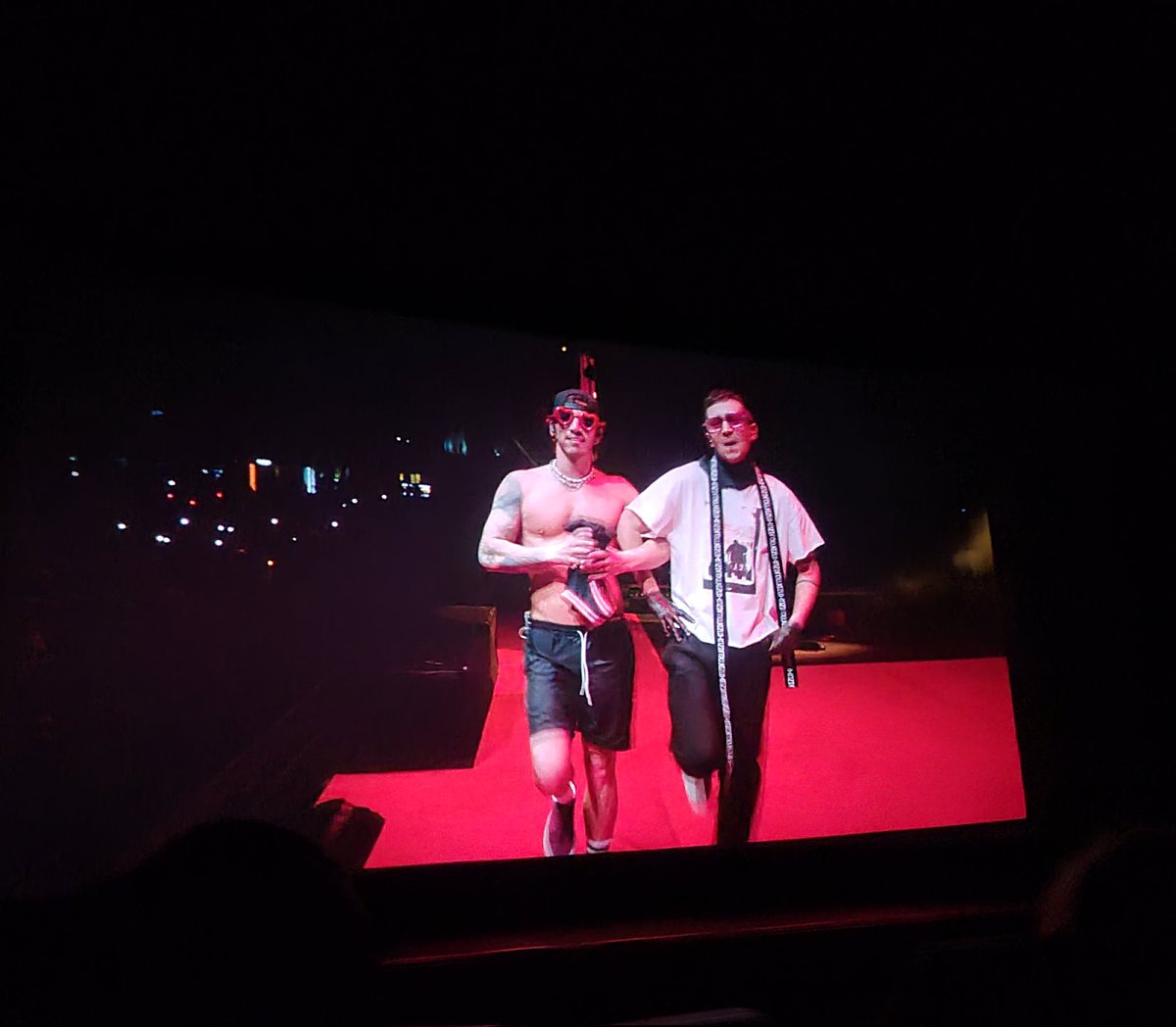 MoscowJosh's tweet photo. итак трею моей галерея после просмотра "MORE THAN WE EVER IMAGINED"
#mtwei #twentyonepilots
1) gays.
люблю их https://t.co/sXHOHoNg6o