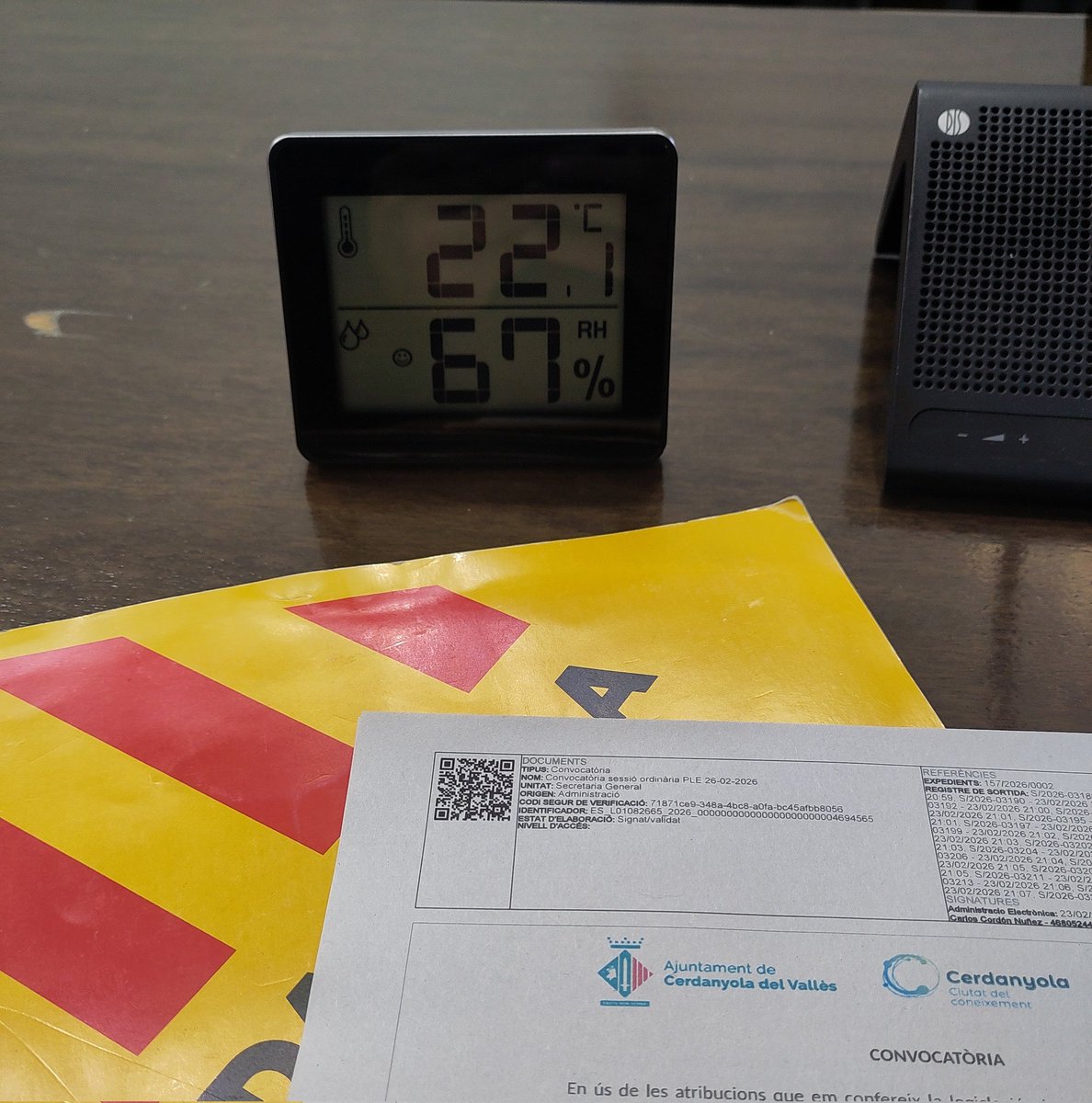 ERCerdanyola's tweet photo. La sala de plens i molts espais municipals no tenen una bona climatització. Això suposa:
➕ malbaratament energètic i econòmic
➖ confort per a treballadores i usuàries
I no té sentit posar la calefacció a l'hivern més alta que la refrigeració a l'estiu.
#PleCDV
#Cerdanyola https://t.co/k2EABxEUle