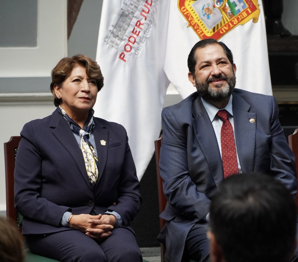 Junto con la Gobernadora <a href="/delfinagomeza/">Delfina Gómez A.</a>, el presidente de la #JUCOPO y coordinador parlamentario de #morena <a href="/pacovazquezr/">Paco Vázquez</a> y la presidenta de la Directiva <a href="/MAzucenaCamacho/">Martha Azucena Camacho</a>, así como las y los diputados morenistas Carlos Zurita, Gerardo Pliego, Daniela Ballesteros y Octavio