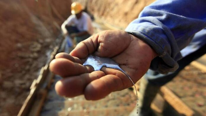 ReporteYa's tweet photo. #26Feb #Venezuela #Contaminación #Mercurio
La Fundación Agua Clara alertó que la contaminación por mercurio, derivada de la minería artesanal y de pequeña escala en el sur de Venezuela, amenaza la salud humana y los ecosistemas al bioacumularse en ríos y alimentos, afectando especialmente a comunidades e indígenas. – @Unionradionet