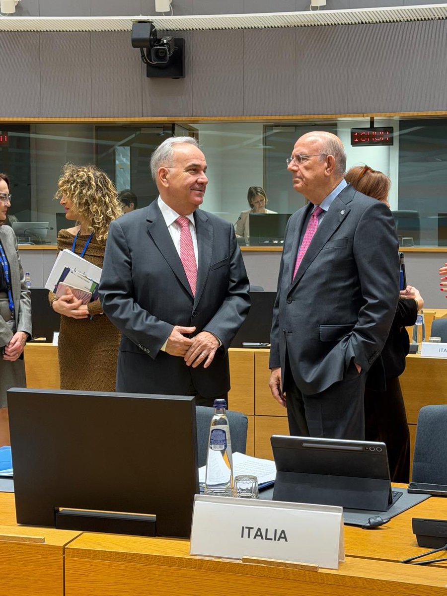 Νίκος Παπαθανάσης tweet media