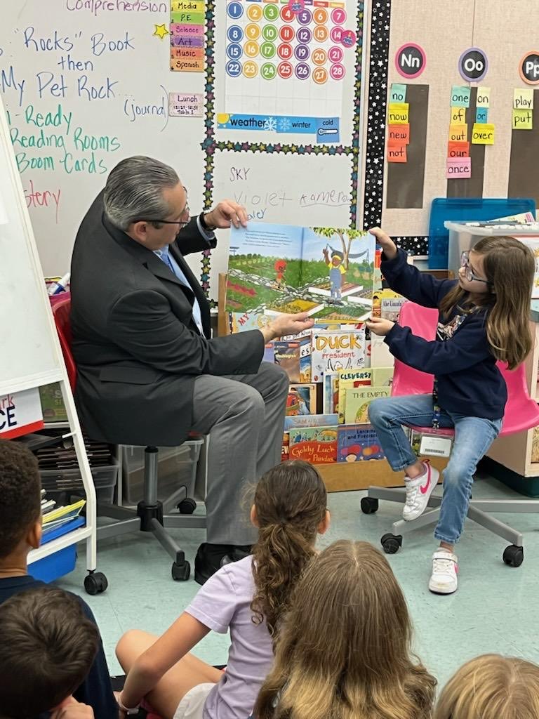 ajaranas's tweet photo. I had a wonderful time visiting several classrooms at Embassy Creek Elementary to read this year’s Read for the Record selection, “See Marcus Grow.” Thank you, @browardschools for the opportunity to share in such a meaningful experience with our students! https://t.co/gCEcr2vc0A