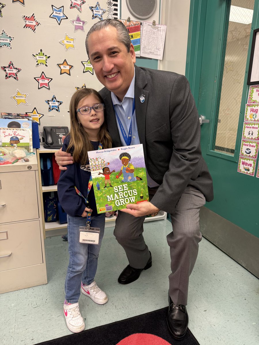 ajaranas's tweet photo. I had a wonderful time visiting several classrooms at Embassy Creek Elementary to read this year’s Read for the Record selection, “See Marcus Grow.” Thank you, @browardschools for the opportunity to share in such a meaningful experience with our students! https://t.co/gCEcr2vc0A