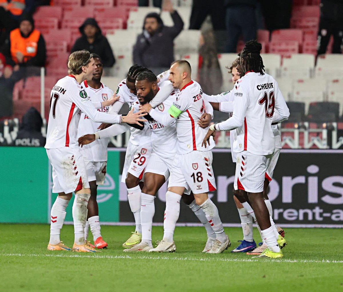 kamuranozden's tweet photo. Tarihinde ilk defa katıldığı Konferans Ligi'nde rakibini 4-0 yenerek son 16 turuna kalan Samsunspor'umuzu tebrik ediyorum. https://t.co/a3FmZFIWUe