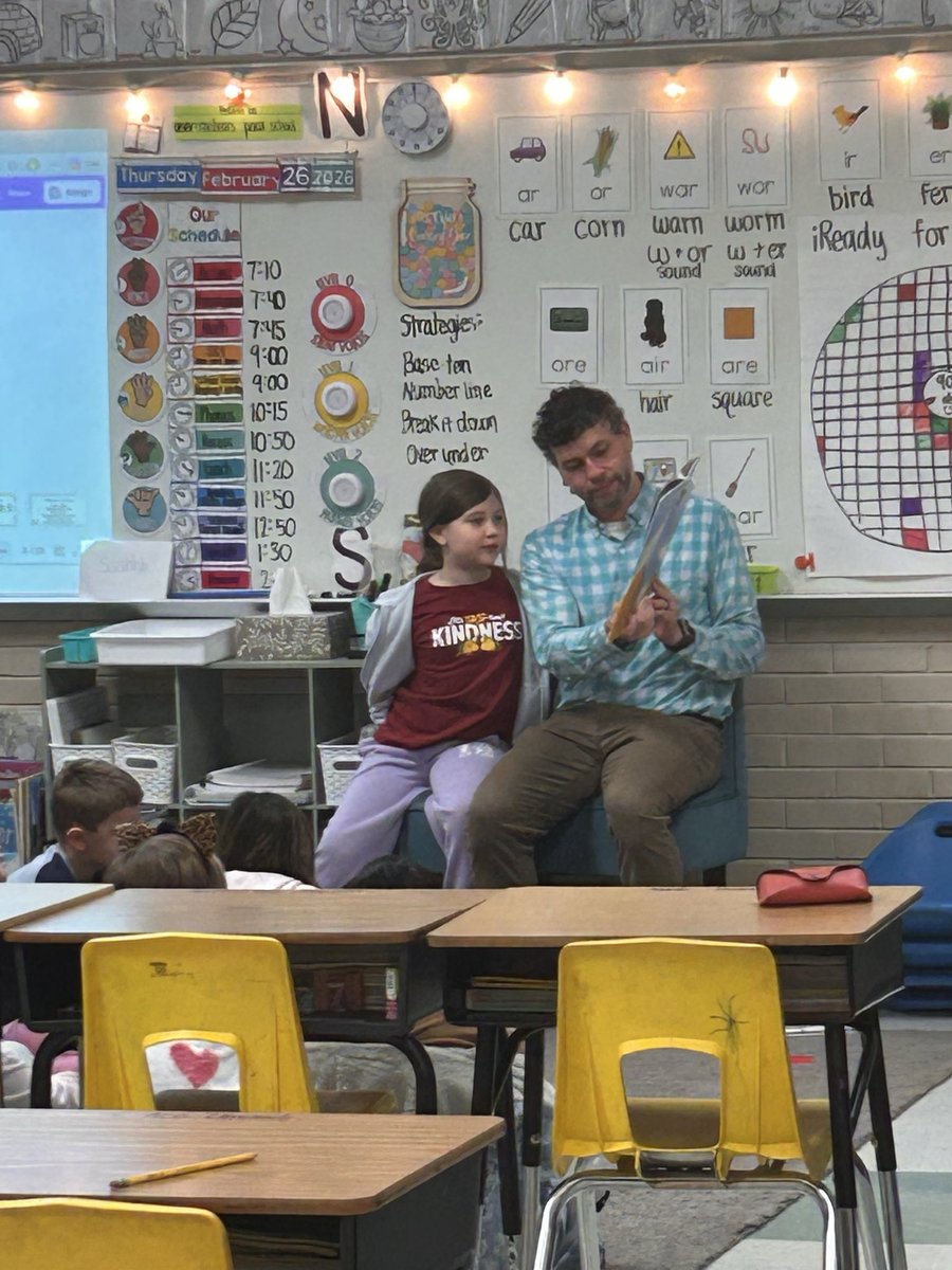 mooret6ej's tweet photo. Reading with Dads!  #rnegreatthings https://t.co/tGDJGbnNYL
