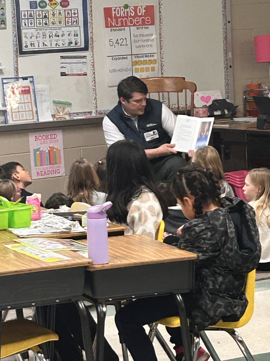 mooret6ej's tweet photo. Reading with Dads!  #rnegreatthings https://t.co/tGDJGbnNYL