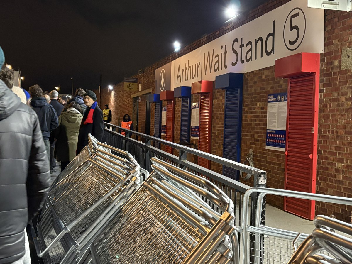 LisaMaylin's tweet photo. Entrance completely shut on match day! Why?!?!?!?!? https://t.co/9envYq8LO6