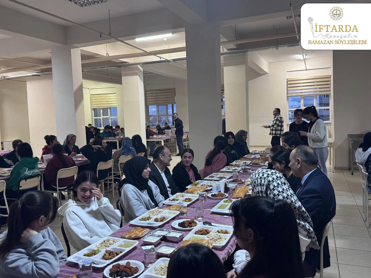 VanilMem's tweet photo. İl Milli Eğitim Müdürümüz Sayın Bilal Yılmaz ÇANDIROĞLU, Muradiye Anadolu Lisesi Pansiyonu’nda kalan öğrencilerimizle birlikte iftar yaparak Ramazan’ın manevi atmosferini paylaştı.

"İftarda Konuşalım" sofrasında, "Ramazan Söyleşileri" gerçekleştirildi.

Ramazan’ın beraberlik duygusuyla, dualarımızı ve maneviyatımızı aynı sofrada birleştirdik.

#MaarifinKalbindeRamazan 

@tcmeb @Yusuf__Tekin @tcvanvaliligi @valiozanbalci75 @bycandiroglu