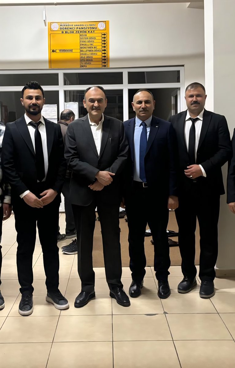 VanilMem's tweet photo. İl Milli Eğitim Müdürümüz Sayın Bilal Yılmaz ÇANDIROĞLU, Muradiye Anadolu Lisesi Pansiyonu’nda kalan öğrencilerimizle birlikte iftar yaparak Ramazan’ın manevi atmosferini paylaştı.

"İftarda Konuşalım" sofrasında, "Ramazan Söyleşileri" gerçekleştirildi.

Ramazan’ın beraberlik duygusuyla, dualarımızı ve maneviyatımızı aynı sofrada birleştirdik.

#MaarifinKalbindeRamazan 

@tcmeb @Yusuf__Tekin @tcvanvaliligi @valiozanbalci75 @bycandiroglu