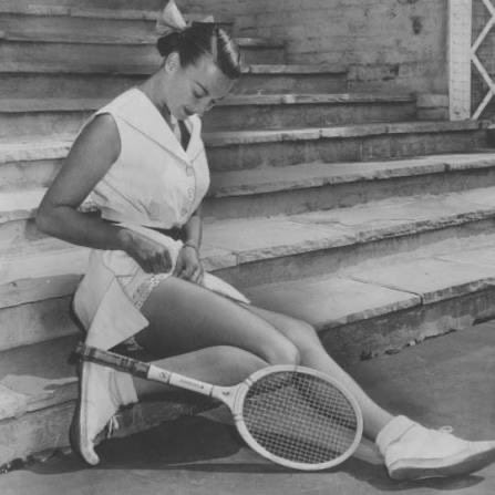 Djoko_UTD's tweet image. Meet Gussie Moran, Anna Kournikova of the 1940s....One of the Iconic as well as tragic figures in Tennis History.

In 1949, her dress nearly broke the British Empire—and ultimately shattered the woman wearing it.

When Gussie Moran stepped onto Wimbledon’s grass, the crowd didn't
