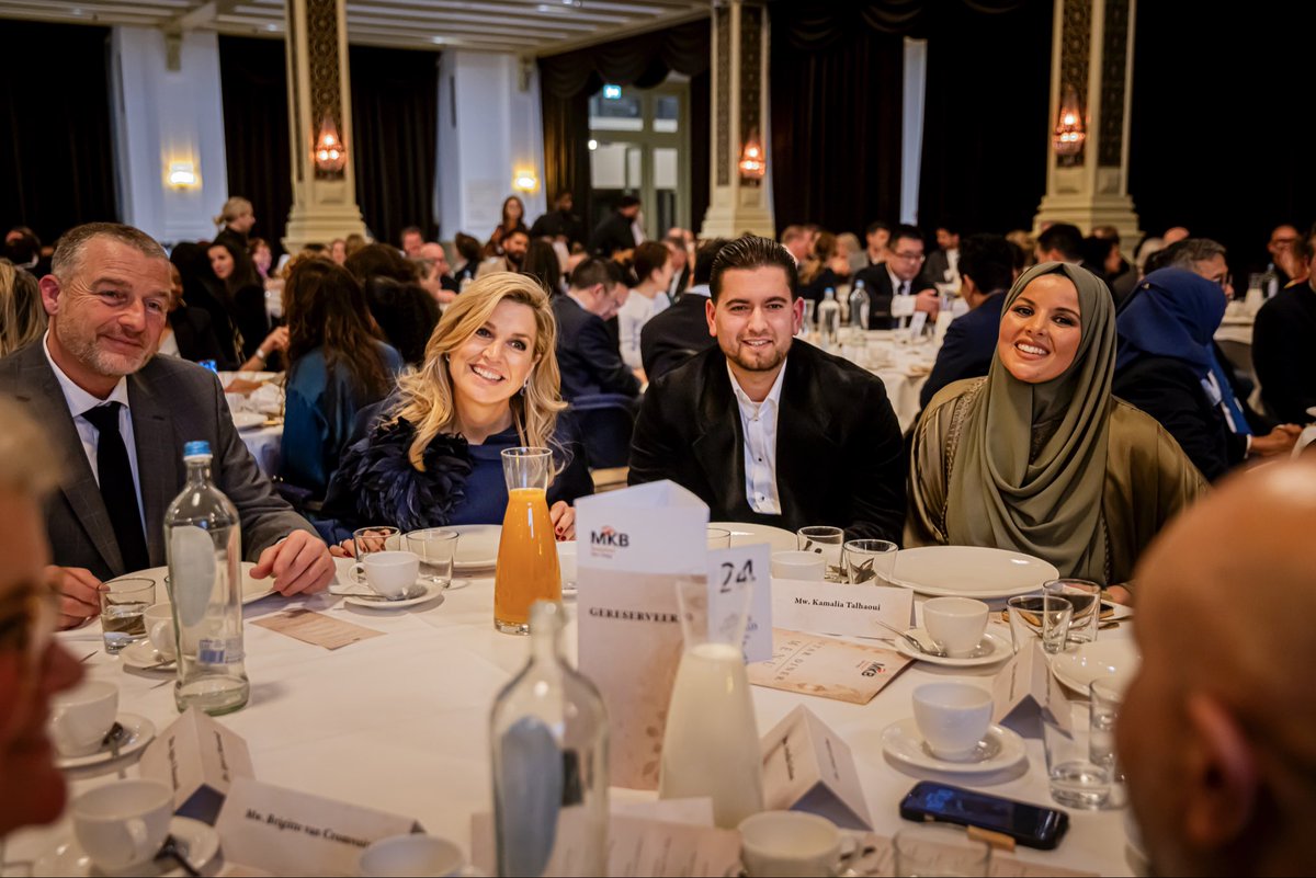 ☪️ Voor veel moslims is de ramadan in volle gang. Een tijd van reflectie en bezinning. Koningin Máxima spreekt tijdens de iftar-bijeenkomst van MKB Den Haag met een aantal genodigden.
koninklijkhuis.nl/actueel/nieuws…