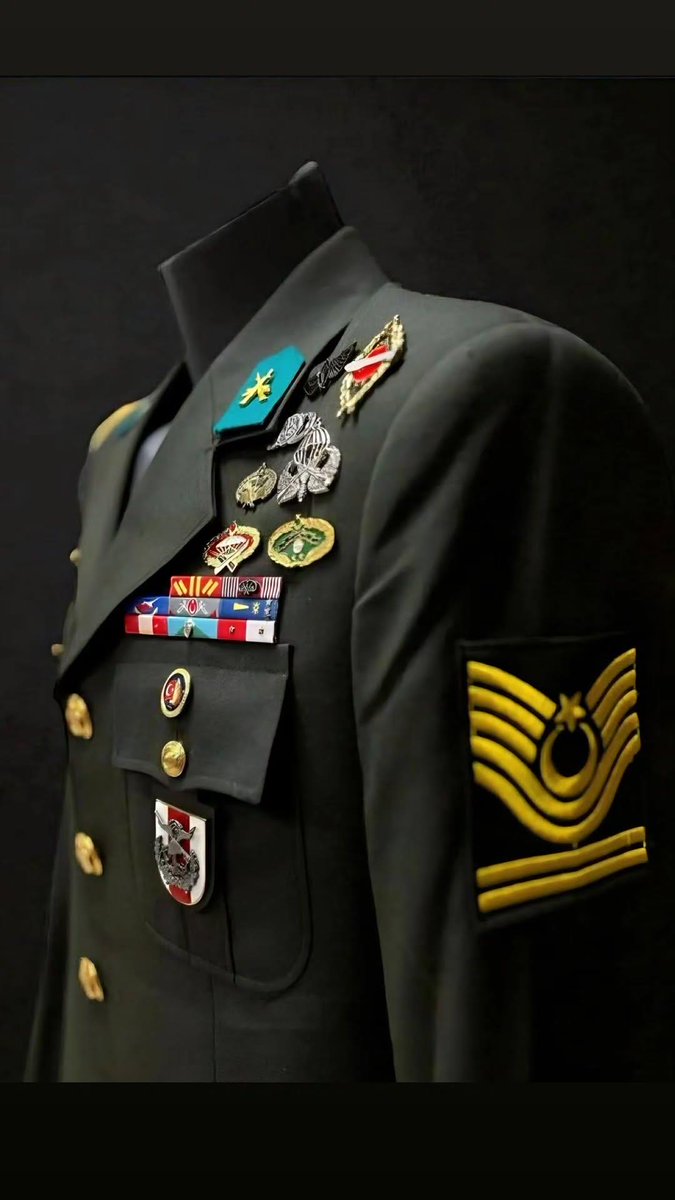 Açığa alınan Astsubay Mehmet Öztürk, adalet istediğine dair mektup yayınladı:

“26 Ekim 2025 tarihinde, arkadaşımın babasının vefatı nedeniyle Kuzey Irak’tan cenazeye katılmak için yıllık izne geldim. Akşam saatlerinde, ben ve kız arkadaşım birlikte şehirde geziyorduk. 

Ardından