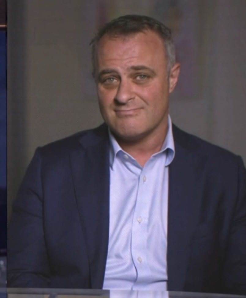 SaraJade_13's tweet photo. #SarahFerguson #730abc #TimWilson BL Ferguson leaning on a clenched fist signs of pent up frustration, negative emotions & defensiveness & a healthy skepticism , tries to restrain herself as Wilson smugly taunts refusing to answer her questions fully. https://t.co/9O6qj0albB