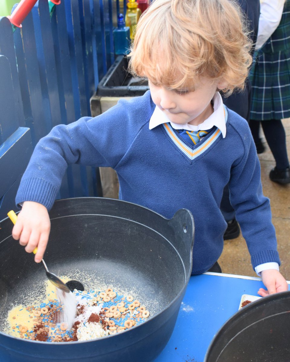 NormanhurstSch's tweet image. EYFS are learning about Superheroes, explored through the story Zog and the Flying Doctors.

ow.ly/9oHE50YmthW

#NormanhurstSchool #EarlyYears #Chingford #OakTreeSchools