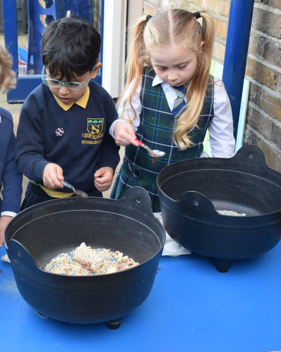 NormanhurstSch's tweet image. EYFS are learning about Superheroes, explored through the story Zog and the Flying Doctors.

ow.ly/9oHE50YmthW

#NormanhurstSchool #EarlyYears #Chingford #OakTreeSchools