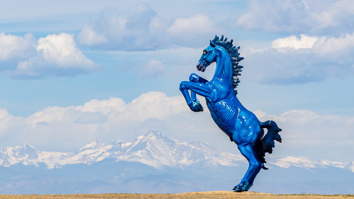 APSphysics's tweet image. 🛬 We’re bringing 14,000 physicists to Denver next month for #APSSummit26, but the science starts before the meeting. Why are the runways at @DENAirport so long? Blame altitude physics. Brush up on your Mile High City facts in #APS News: go.aps.org/4rtsjaw