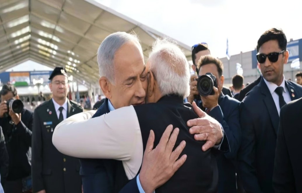 karunkumar30's tweet photo. @narendramodi @netanyahu Netanyahu sees off PM Modi as he departs Israel. India &amp; Israel elevate ties to 'Special Strategic Partnership' and both agree to seal free trade deal soon 
#ModiInIsrael https://t.co/xNXaDLsPj7