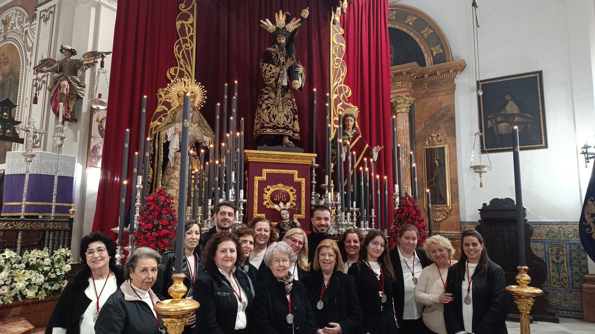 CoroSoledad_'s tweet photo. 🔴 Primer domingo de Cuaresma, nuestro coro tuvo el honor de cantar en la Función principal de la Hermandad de @jhs_nazareno 

En esta ocasión, contamos con la participación del tenor Jesús Plaza, quien interpretó algunos cantos junto a nuestro director, Víctor López. https://t.co/lKfnVOpEaj