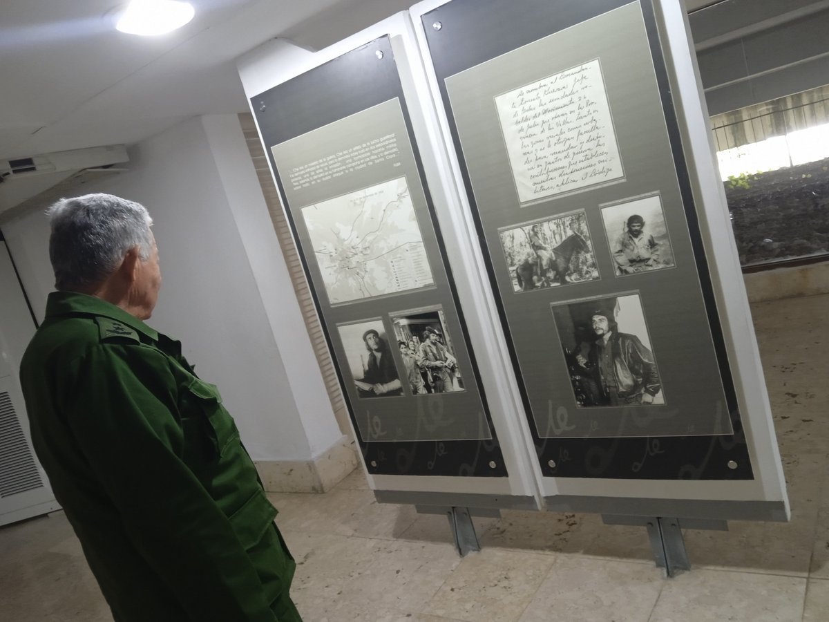 GuevaraCom5445's tweet photo. 🇨🇺 Hoy recibimos al Gral. Ramón Pardo Guerra. En una charla cercana nos dejó lecciones de vida: la resiliencia como arma del pueblo. En un emotivo homenaje al Che depositó ofrendas florales. ¡Gracias, General! ✊
#ceche #Cuba #CheGuevara #Resiliencia https://t.co/GmDT5ELtKQ