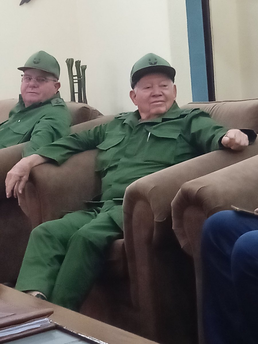 GuevaraCom5445's tweet photo. 🇨🇺 Hoy recibimos al Gral. Ramón Pardo Guerra. En una charla cercana nos dejó lecciones de vida: la resiliencia como arma del pueblo. En un emotivo homenaje al Che depositó ofrendas florales. ¡Gracias, General! ✊
#ceche #Cuba #CheGuevara #Resiliencia https://t.co/GmDT5ELtKQ