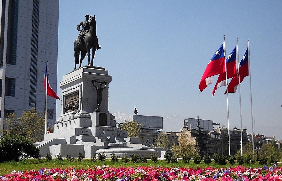 🇨🇱 La izquierda está perdiendo la batalla cultural por paliza.
Vuelve el escudo patrio a la banda presidencial.
 Vuelve Manuel Baquedano.
 Vuelve la historia. ¡Viva Chile!