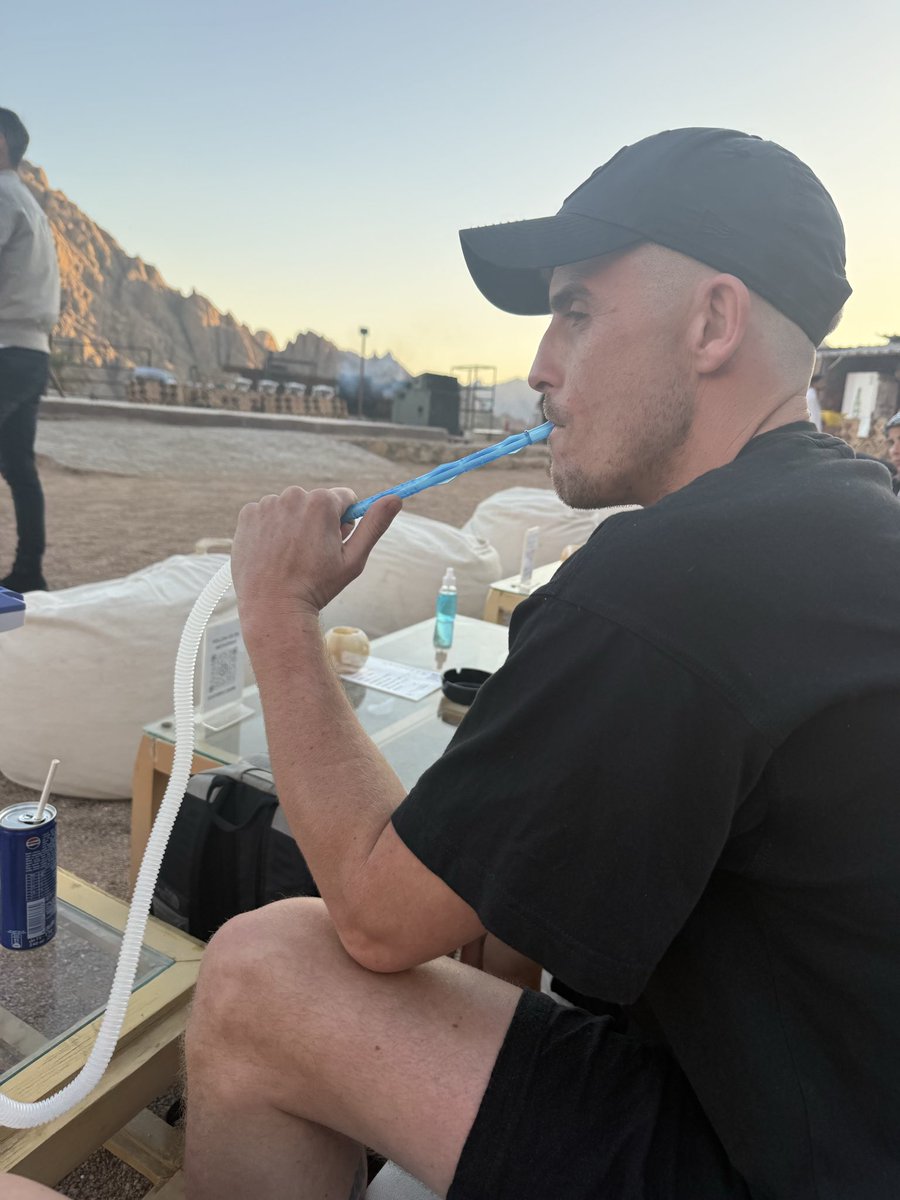 xtoni19x's tweet photo. In the dessert https://t.co/A0kXGLUJCp