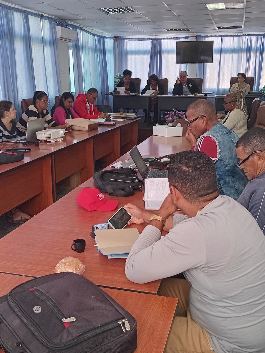 Se realiza el Consejo de Dirección provincial de Deportes en la Capital. Las acciones para esta etapa son orientadas en este espacio <a href="/AlfredoVzquezP/">Alfredo Vázquez Pérez</a> <a href="/Colina_CTCuba/">Miguel Colina</a> <a href="/YanetHzP25/">Yanet Hernández</a> <a href="/IzquierdoAlons1/">Livan Izquierdo Alonso</a> #GenteQueLePoneElAlma #LaHabanaViveEnMí #CtcLaHabana ❤️🇨🇺🇨🇺🇨🇺