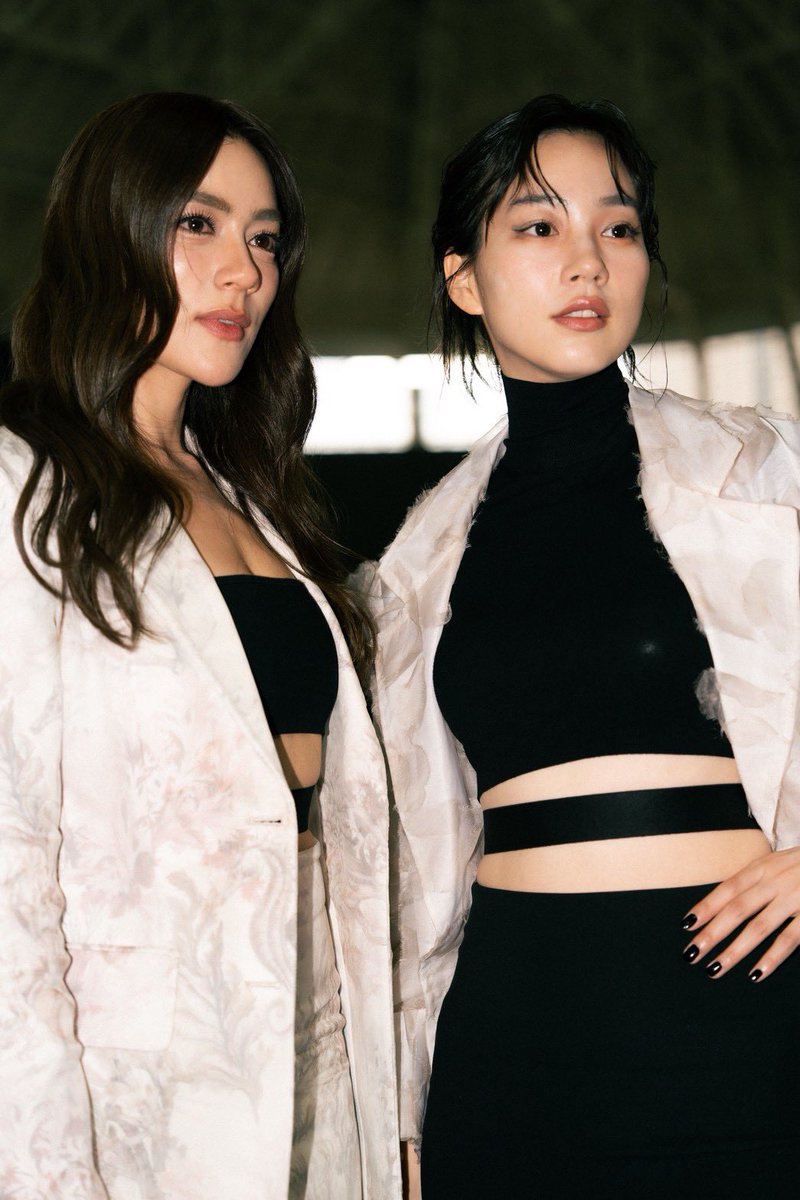 mintmag_th's tweet image. คนสวยเต็มจอ! ส่งภาพโมเมนต์ของสาว #คิมเบอร์ลี่ พร้อมร่วมเฟรมกับเหล่าคนดัง ภายในงานแฟชั่นโชว์ Max Mara คอลเล็กชั่นใหม่ Fall/Winter 2026 ที่จัดขึ้นเมื่อช่วงเย็นที่ผ่านมา ณ กรุงมิลาน 💚

 #MaxMara #MaxMaraFW26
#kimmy_kimberley 
#MintNews