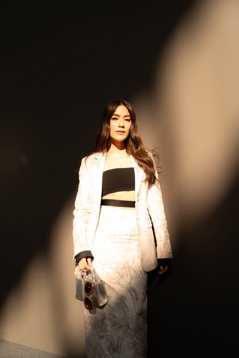mintmag_th's tweet image. สวยเรียบหรู! ซูมความสวยของสาว #คิมเบอร์ลี่ ที่บินมาร่วมชมแฟชั่นโชว์ Max Mara คอลเล็กชั่นใหม่ Fall/Winter 2026 ณ กรุงมิลาน พร้อมมาในลุคสุดคลาสสิค ผ่านเทเลอริ่งที่เฉียบคม และซิลูเอตที่เรียบง่าย 💚

#MaxMara #MaxMaraFW26
#kimmy_kimberley 
#MintNews