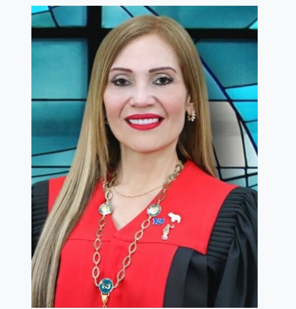 Este personaje también debe presentar su renuncia. Fue cómplice del golpe de Estado del 28J, ha guardado silencio frente a crímenes de lesa humanidad y ha sostenido un Poder Judicial sin independencia, convertido en brazo ejecutor de la persecución política.