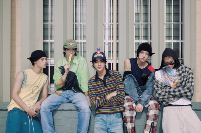 CORTIS the 1st EP 'COLOR OUTSIDE THE LINES' has surpassed 400 million streams on spotify.

#CORTIS #코르티스 <a href="/cortis_bighit/">CORTIS</a>