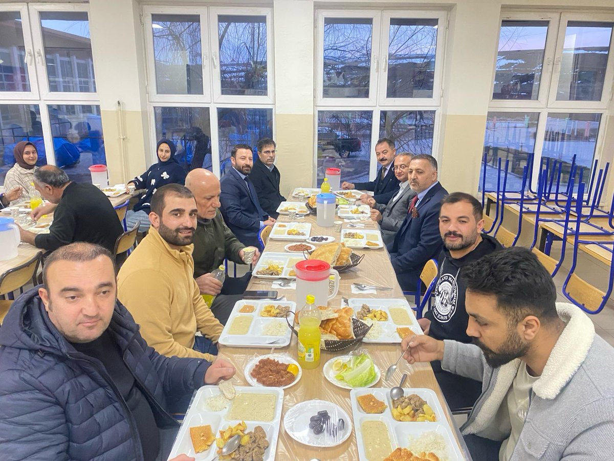 tusbamem's tweet photo. Türkiye Yüzyılı Maarif Modeli kapsamında ilçemiz Tarım Mesleki ve Teknik Anadolu Lisesi tarafından düzenlenen“Maarifin Kalbinde Ramazan İftarda Konuşalım”programı yapıldı
@tcmeb @tcvanvaliligi @valiozanbalci75 @KaymakamlTusba 
@musagoktas_
@vanilmem 
@bycandiroglu
@MuhlisCeylani https://t.co/Lol1wBzgoY