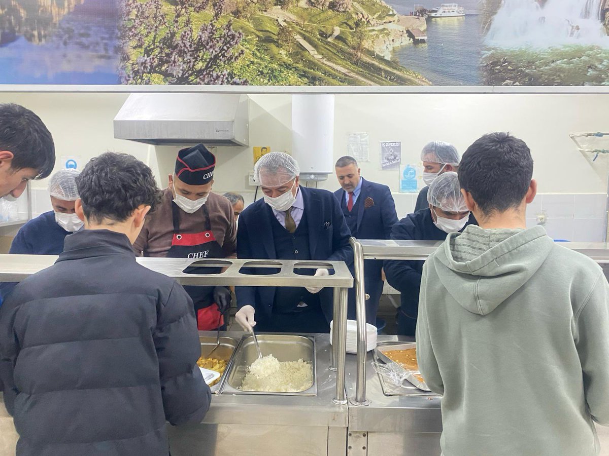 tusbamem's tweet photo. Türkiye Yüzyılı Maarif Modeli kapsamında ilçemiz Tarım Mesleki ve Teknik Anadolu Lisesi tarafından düzenlenen“Maarifin Kalbinde Ramazan İftarda Konuşalım”programı yapıldı
@tcmeb @tcvanvaliligi @valiozanbalci75 @KaymakamlTusba 
@musagoktas_
@vanilmem 
@bycandiroglu
@MuhlisCeylani https://t.co/Lol1wBzgoY