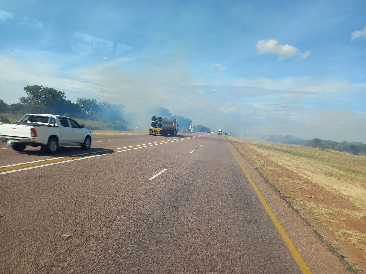 _ArriveAlive's tweet image. Motorists are advised to be wary of wildfires on the N1 in Mookgophong

arrr.co.za/qRSfD

#ArriveAlive #Fires @Limpopo_Traffic