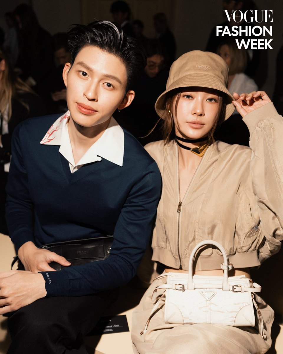 VogueThailand's tweet photo. #VogueFashionWeek โว้กเปิดอัลบั้มรวบโมเมนต์ฟรอนต์โรว์ของ ‘ปอนด์-ณราวิชญ์’ @ppnaravit และ ‘น้ำตาล-ทิพนารี’ @NamtanTipnaree ในโชว์ Prada @Prada คอลเล็กชั่นฤดูใบไม้ร่วง/ฤดูหนาว 2026 พิเศษกับการพบปะและทักทายกับ Miuccia Prada ดีไซเนอร์ผู้ก่อตั้งพร้อมถ่ายภาพบันทึกความทรงจำร่วมกัน นอกจากนี้ยังมีโมเมนต์เก็บตกของเหล่าสมาชิกวง ‘TransfOrm Project’ ที่เดินทางมาร่วมเป็นแขกคนสำคัญด้วยเช่นกัน #PRADA #PradaFW26 #PradaFW26xPond #PradaFW26xNamtan

ภาพ: Daan Sachdev