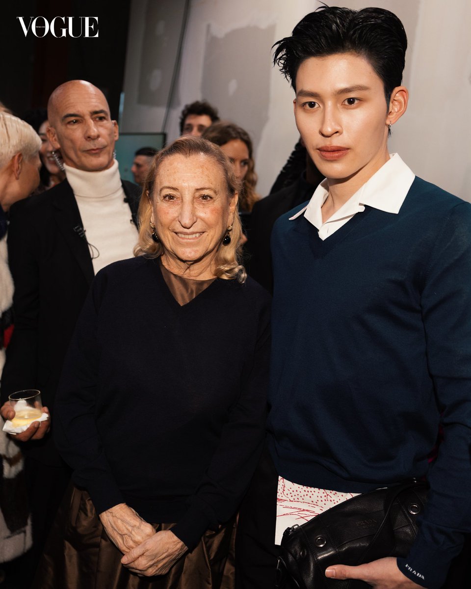 VogueThailand's tweet photo. #VogueFashionWeek โว้กเปิดอัลบั้มรวบโมเมนต์ฟรอนต์โรว์ของ ‘ปอนด์-ณราวิชญ์’ @ppnaravit และ ‘น้ำตาล-ทิพนารี’ @NamtanTipnaree ในโชว์ Prada @Prada คอลเล็กชั่นฤดูใบไม้ร่วง/ฤดูหนาว 2026 พิเศษกับการพบปะและทักทายกับ Miuccia Prada ดีไซเนอร์ผู้ก่อตั้งพร้อมถ่ายภาพบันทึกความทรงจำร่วมกัน นอกจากนี้ยังมีโมเมนต์เก็บตกของเหล่าสมาชิกวง ‘TransfOrm Project’ ที่เดินทางมาร่วมเป็นแขกคนสำคัญด้วยเช่นกัน #PRADA #PradaFW26 #PradaFW26xPond #PradaFW26xNamtan

ภาพ: Daan Sachdev