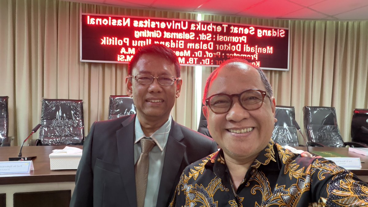 Pengamat militer Selamat Ginting berhasil mempertahankan disertasi kerennya berjudul “Hubungan Sipil - Militer dalam konsolidasi demokrasi terkait penempatan prajurit aktif TNI di jabatan pemerintahan sipil era Presiden Jokowi &amp; Presiden Prabowo Subianto” di depan Sidang Senat