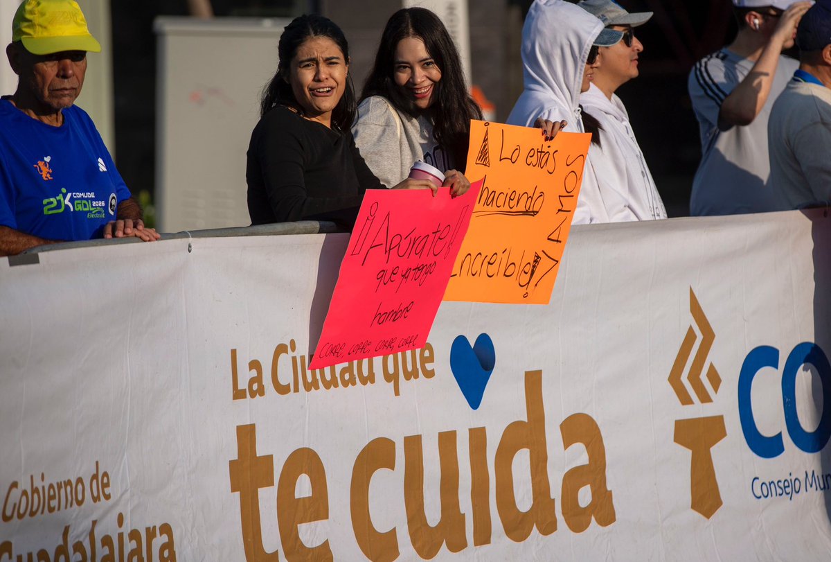 Maraton_Gdl's tweet photo. 📣🔥💚 Gracias por ser el impulso cuando más se necesita
A nuestras islas de animación: gracias por cada porra, cada aplauso y cada grito que levantó piernas cansadas y corazones acelerados. 🏃♀️🏃♂️✨
#21KGDL #LaCiudadQueTeCuida #GDLRun https://t.co/PCR9Xi0QBy