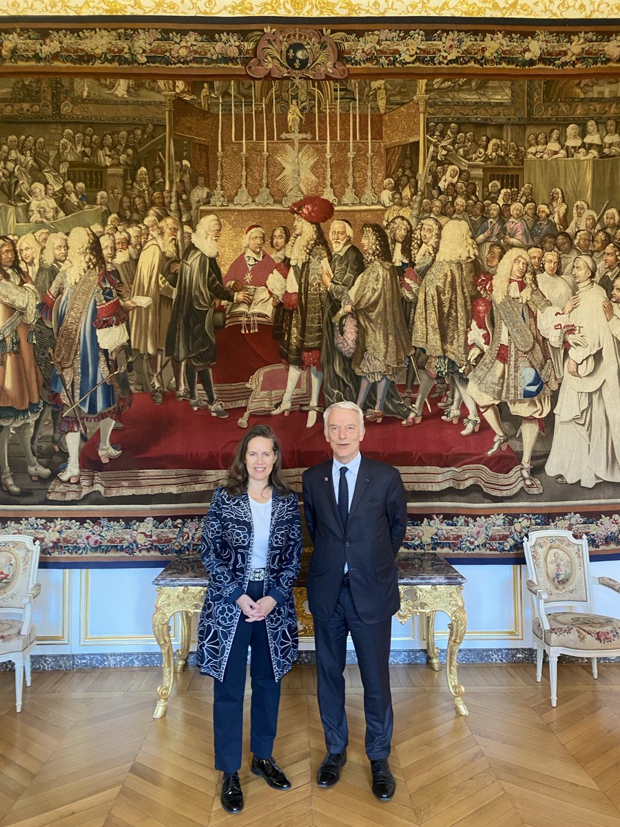 PatrickMartin_1's tweet image. Discussion passionnante avec ⁦@SwissMFADR⁩ ,ambassadrice de🇨🇭(le 2eme investisseur étranger en 🇫🇷 !)
Un modèle d’intégration professionnelle à travers l’#apprentissage :3,2% de taux de chômage des #jeunes(France:21%😱😡).
Un modèle productif axé sur l’industrie(25% du PIB!)