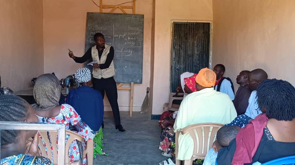 LIFEeLIFE1's tweet photo. At Liftelife Initiative, we are committed to strengthening resilience and promoting self-reliance among refugees and host communities in Nakivale and surrounding areas.
📍 Nakivale Refugee Settlement &amp; Host Communities

#Livelihoods @IshimweNun81769 @YARIDUganda https://t.co/ZhUk3Xel9K