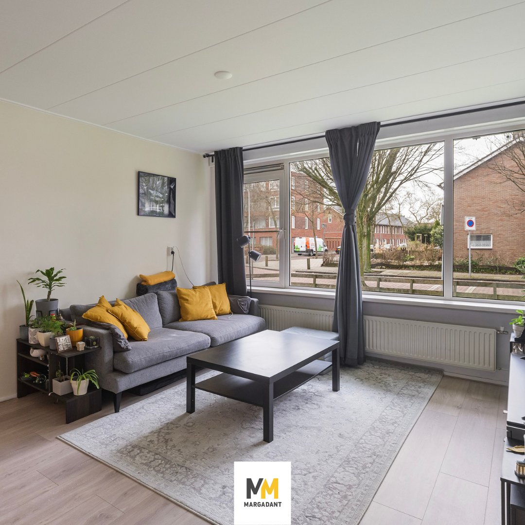 INSTAPKLAAR en fijn wonen!
BEETHOVENLAAN412.NL
Gemoderniseerd 2-kamerappartement op de begane grond met nieuwe (2023) keuken, badkamer en laminaatvloer met zicht op groen!

Te koop | vraagprijs: € 239.000,- k.k.

#NieuwInVerkoop #AppartementTeKoop #Holtenbroek #Zwolle #NVM