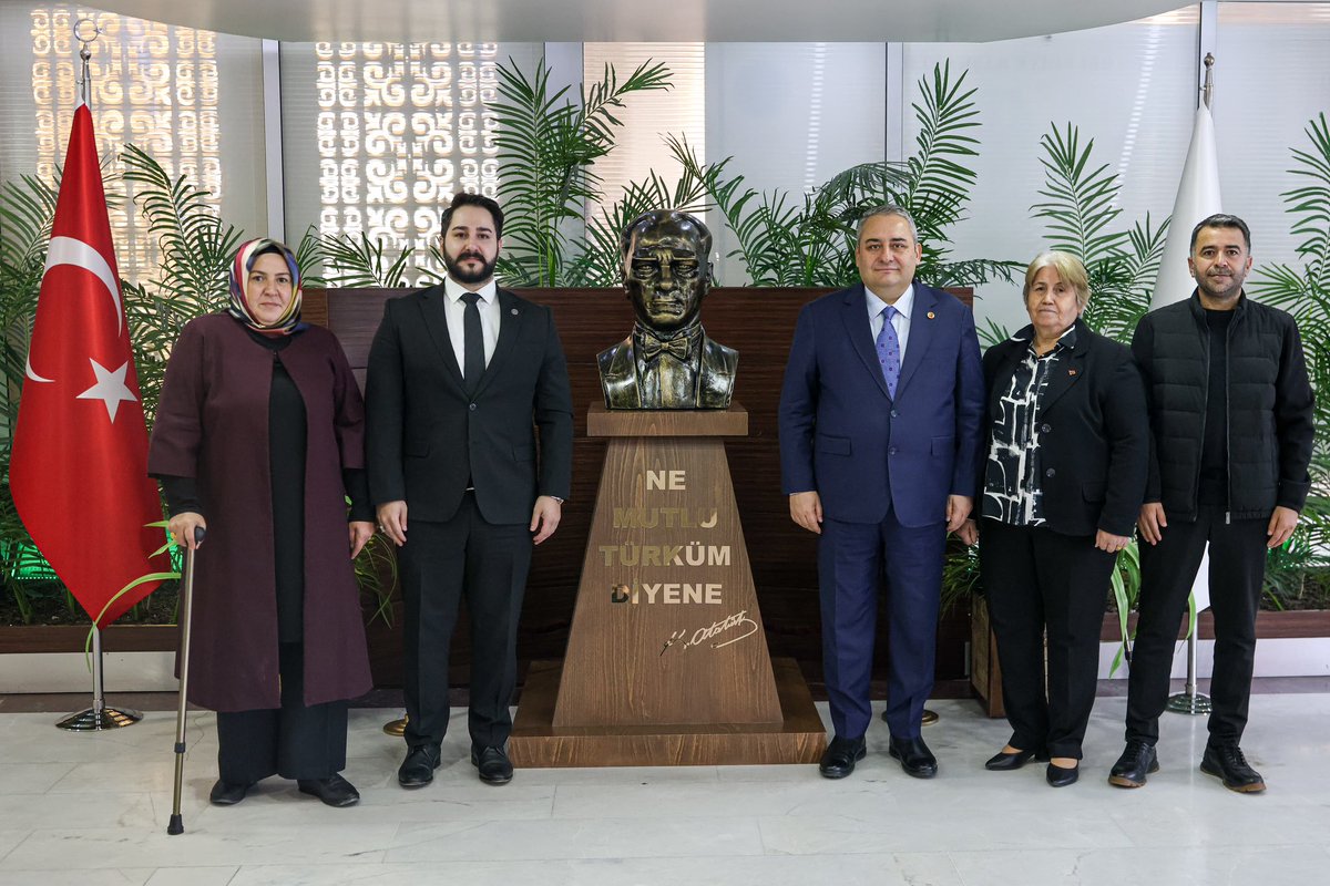 Türkiye Gelişim ve Gençlik Vakfı Genel Başkanı Sn. Emre Şahin, Mütevelli Heyeti Başkanı Sn. Fatma Şahin, Genel Başkan Yardımcısı
Sn. Remziye Yavuz ve Genel Müdür Sn. İbrahim Halil Şahin’i belediyemizde ağırladık. 

Kendilerine ziyaretleri sebebiyle teşekkür ediyor, sürdürdükleri