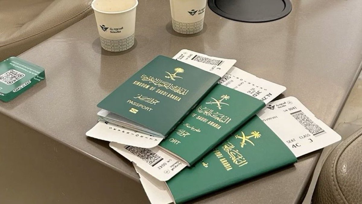 ماهو بشرط ان السلاح بـ ذخيره
وتلّبسه ناظور .. وجراب عودي !

اذا سعودي عندك سلاح غيره !
سلاحك اسمك فالجواز السعودي