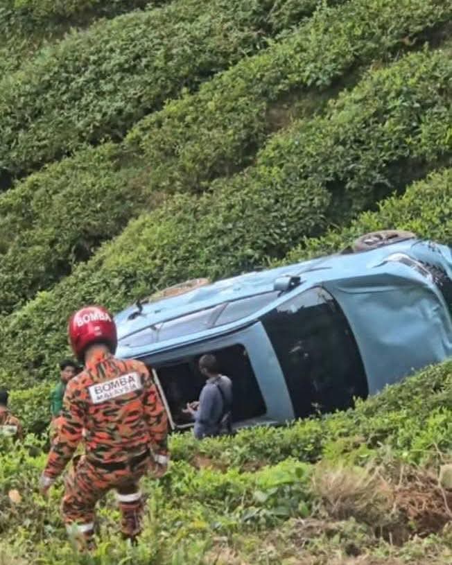 ZacZakirin13's tweet photo. GWM Haval (kereta China) jatuh gaung kat CH. Apa yg menarik dlm gambar ni?

1. Body kereta masih steady walau jatuh tergolek² dari tempat tinggi.

2. Resale value tak penting dlm hal boleh menyelamatkan nyawa mcm ni.

3. Kualiti kereta China hari ni, bukan mcm 10 tahun lps. https://t.co/HLkuHaCENd