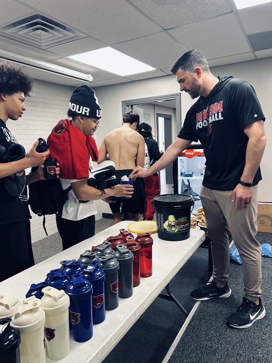 NHS Grizzly Football tweet media